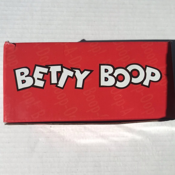 Betty Boop Stacking Mug Set- 2 Mugs Included Comes In Original Box - Picture 8 of 8